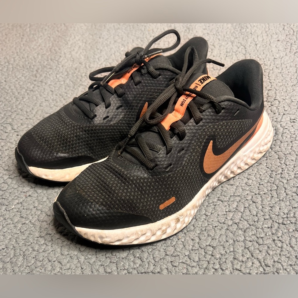 Nike Revolution Running Sneakers Black And Rose Gold Youth Big Girls Size 7